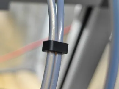 Fastening clip for two feed tubes of AMS Lite