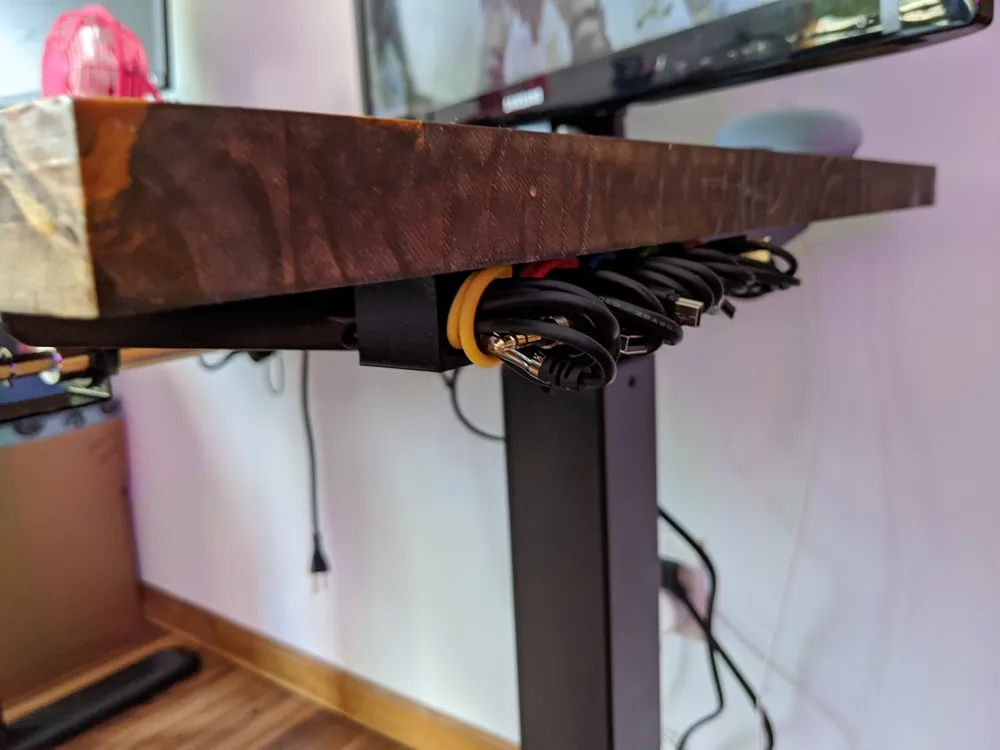Loose USB Cable Organizer for Under Desk by bri0nac - MakerWorld