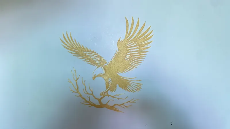振翅高飞的鹰