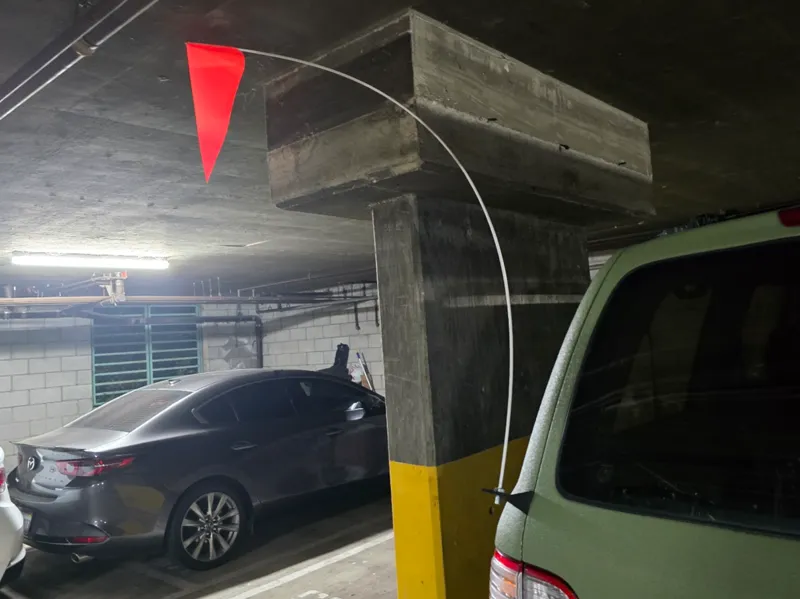 LX470 and LC100 Liftgate Flag Carrier