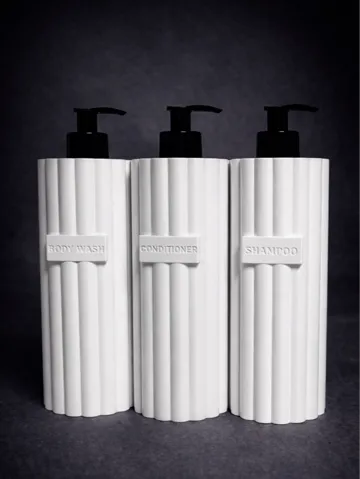 Letrero o emblema decorativo: Bathroom Dispenser Set – Shampoo & Body Wash — vista de referencia 2