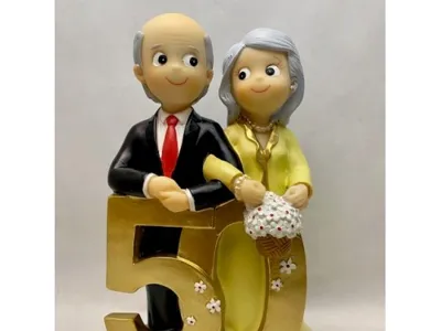 Figure 12.5 cm golden wedding