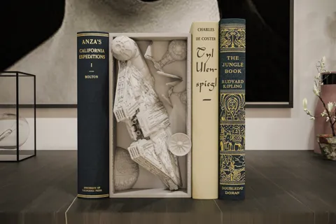 Star Wars Book Nook and Wall Mount view 2