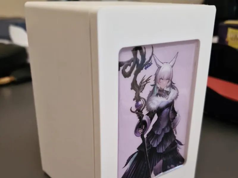 Minimal resin magnet deckbox