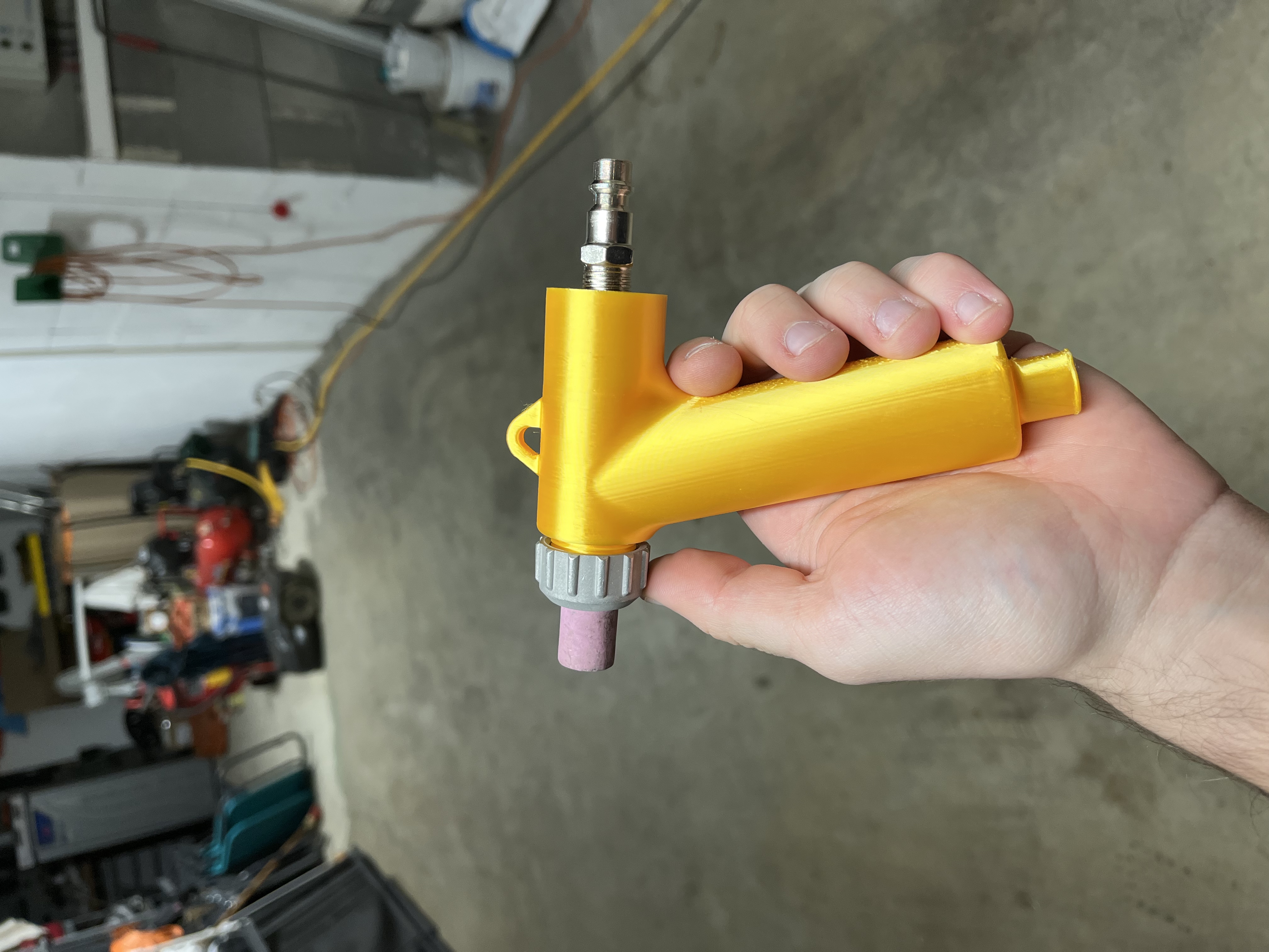 Miniatura 2 do modelo 3D Performing sandblast gun