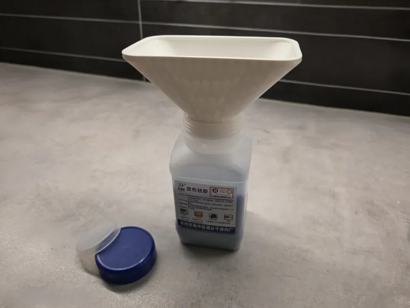 Desiccant funnel 