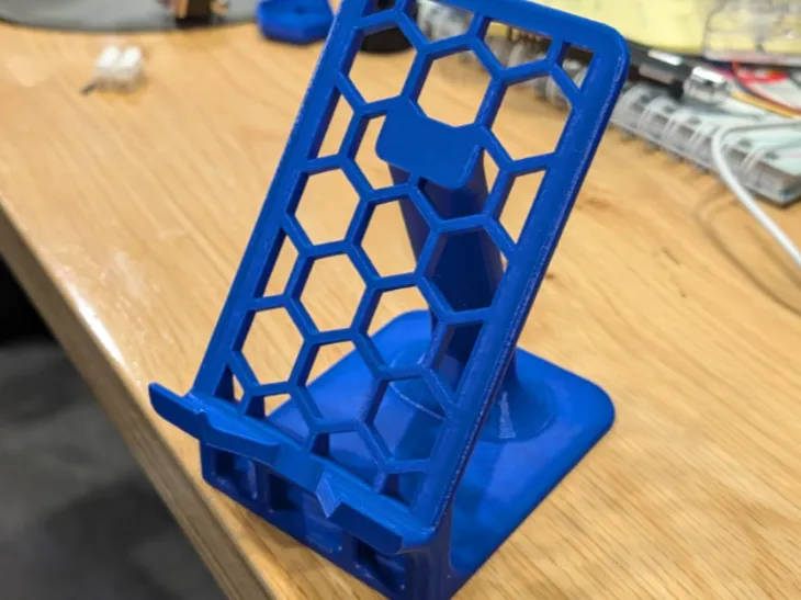 Honeycomb phone stand v2