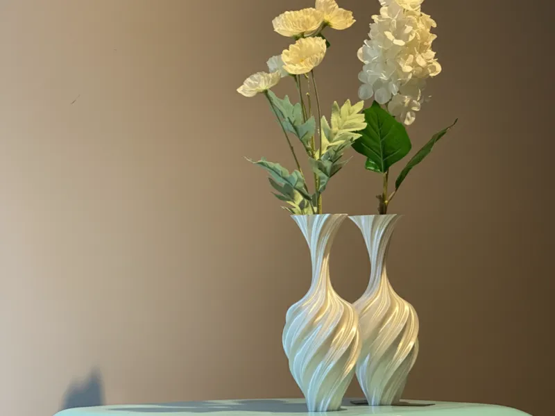Vase – Soft Lines, Solid Form