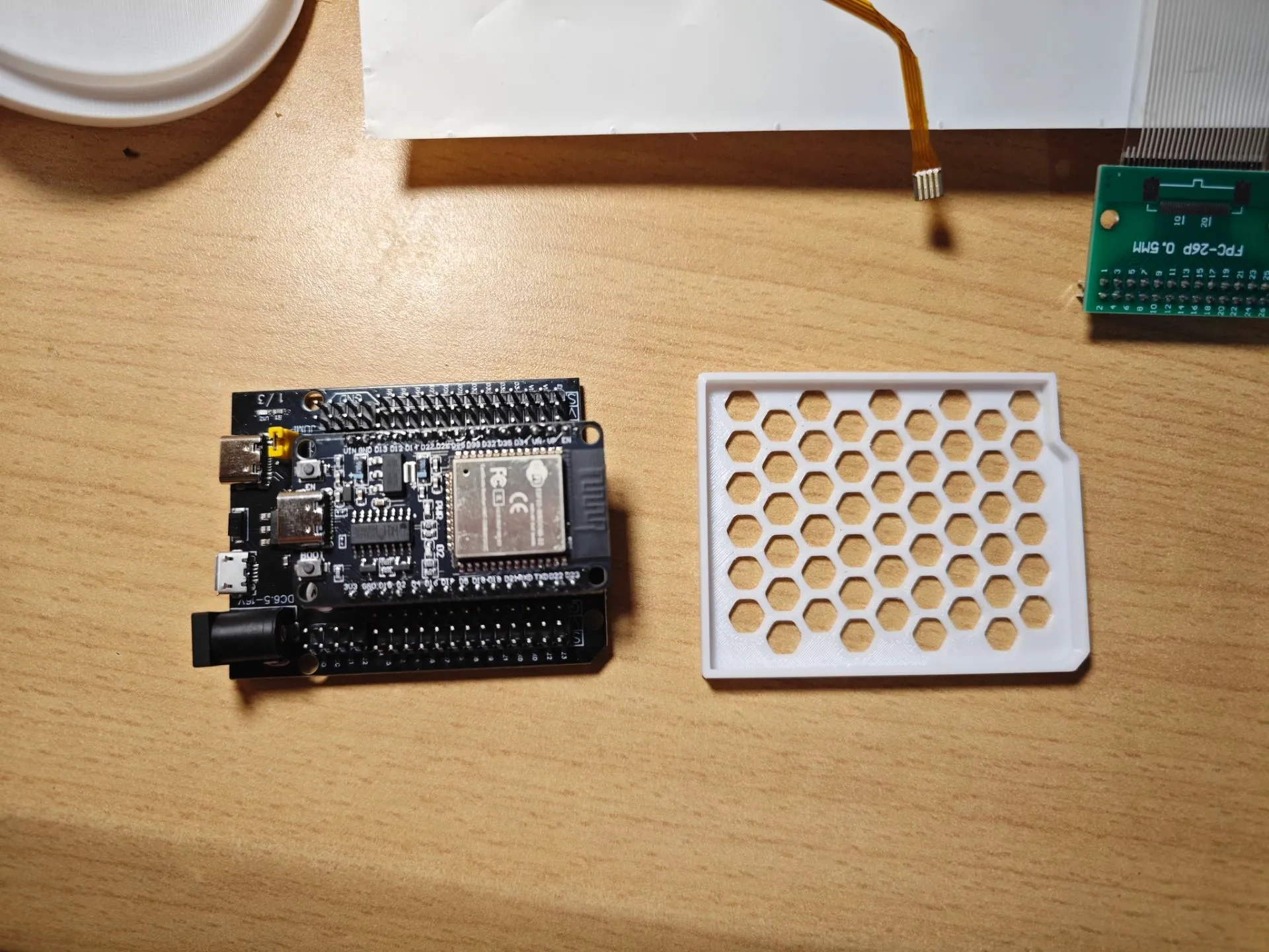 Miniatura 1 do modelo 3D ESP 8266 / ESP32 拓展开发板保护壳 防短路