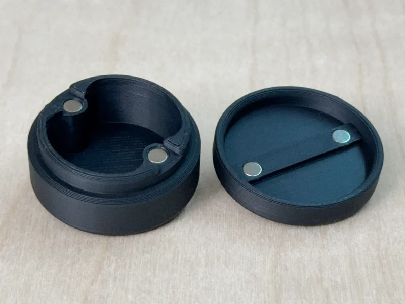 "Locking" Magnetic Small Container