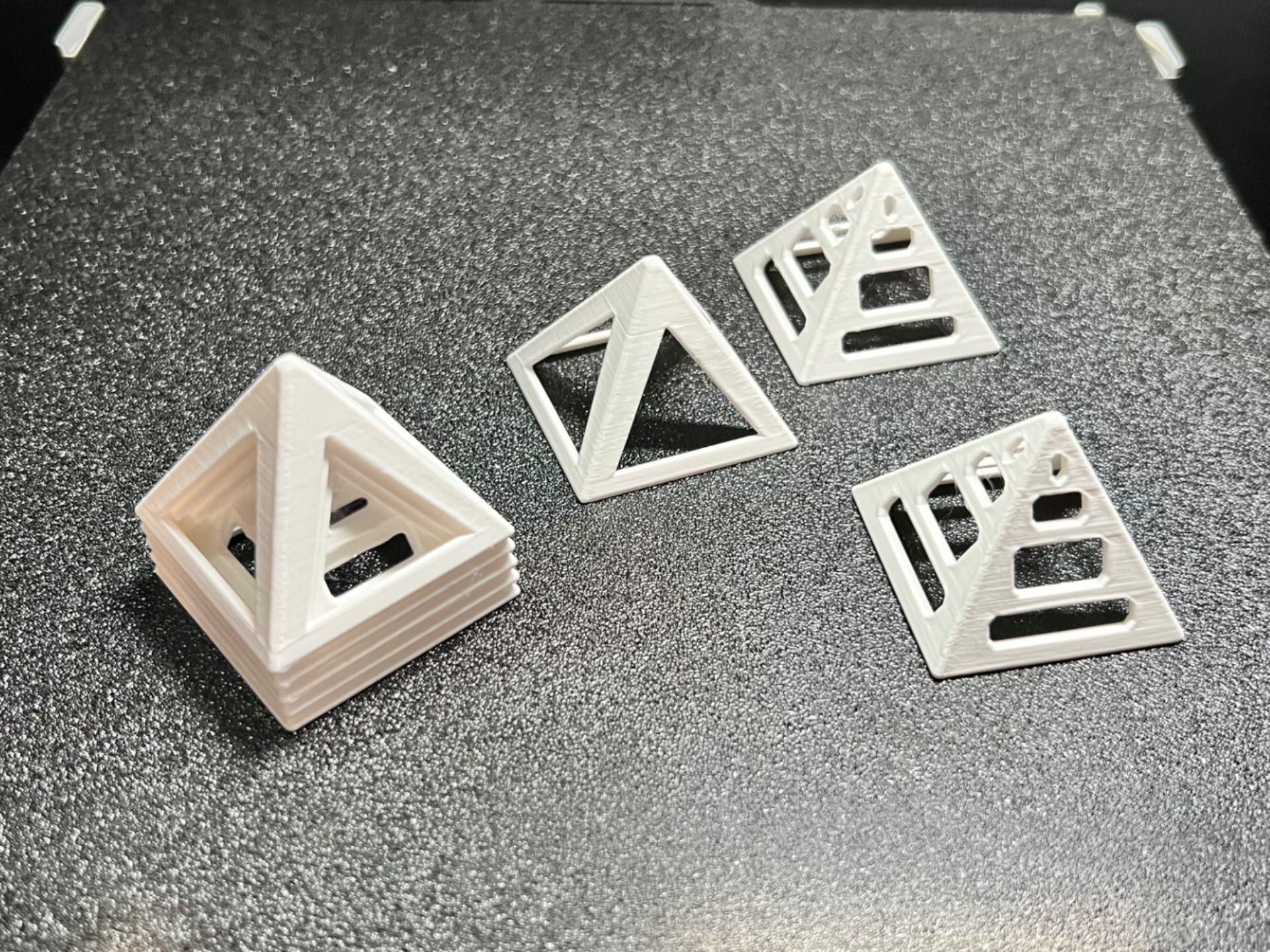 Painting Pyramid - Triangle (tight stacking)