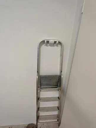 Ladder Wall Support