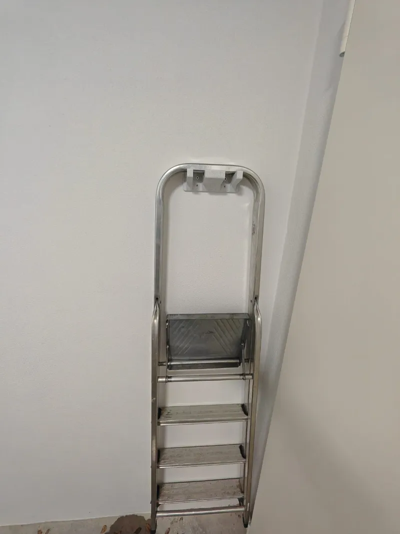 Ladder Wall Support
