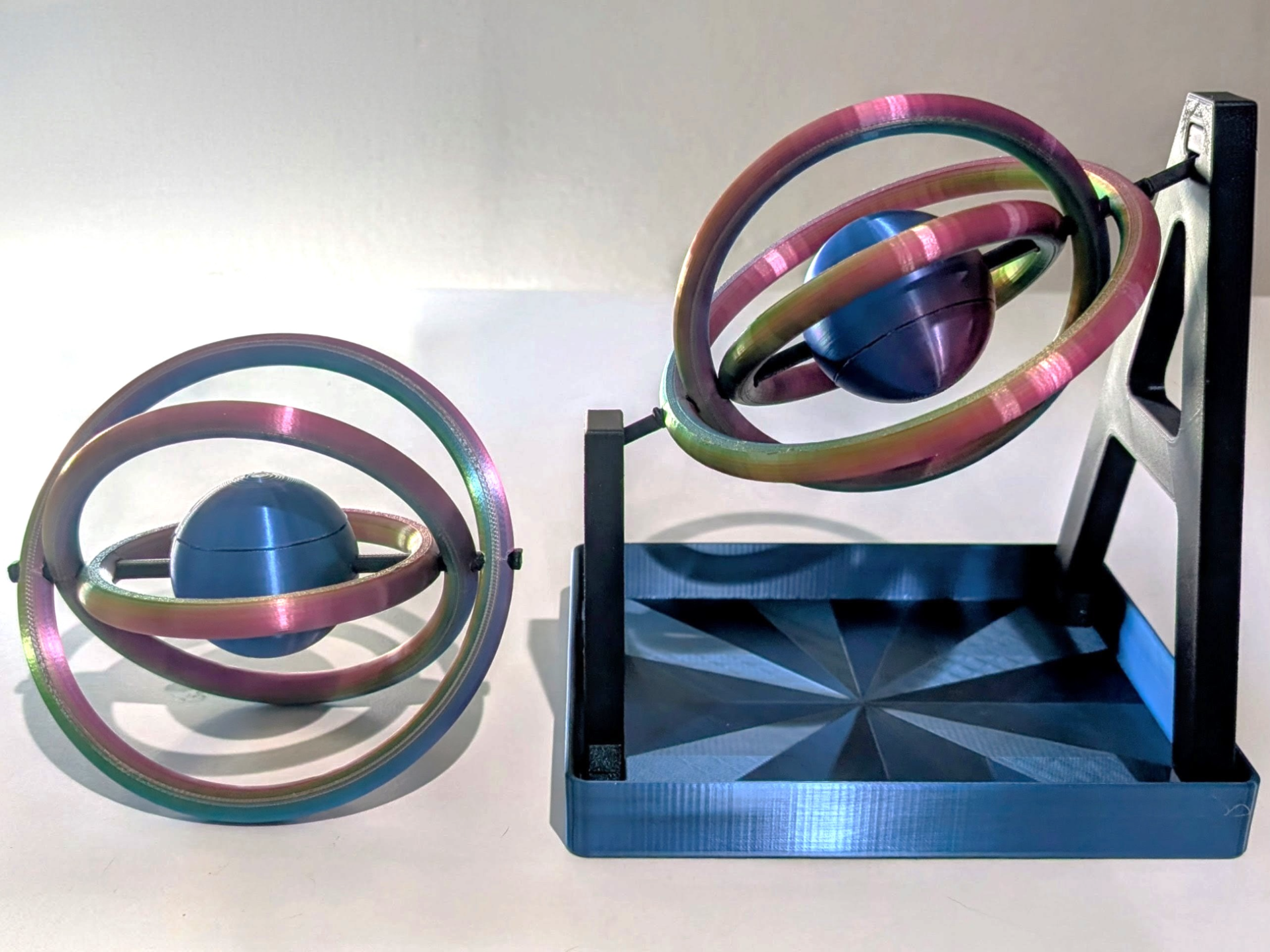 Atomic Desk Toy – Spinning Atom Pencil Holder