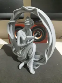 Statuette femme lisant un livre — photo 3