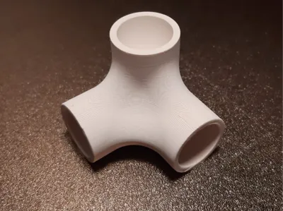 Connettore tubi a tre vie (3 way pipe fitting)