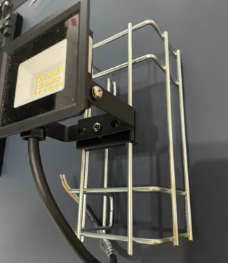 LED Lamp mount to Wibe 70x100 cable tray