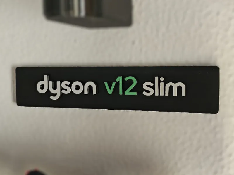 Letrero Dyson V12 slim