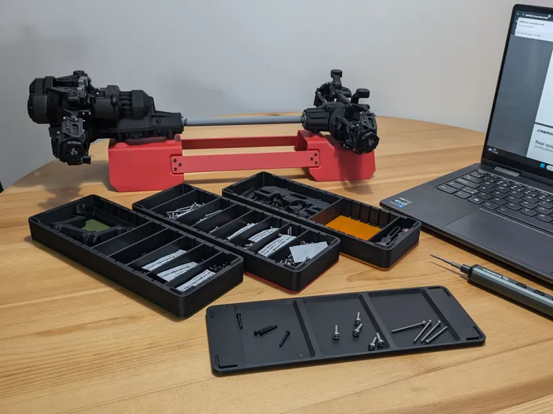 Stackable Tray with Modular Internal Division