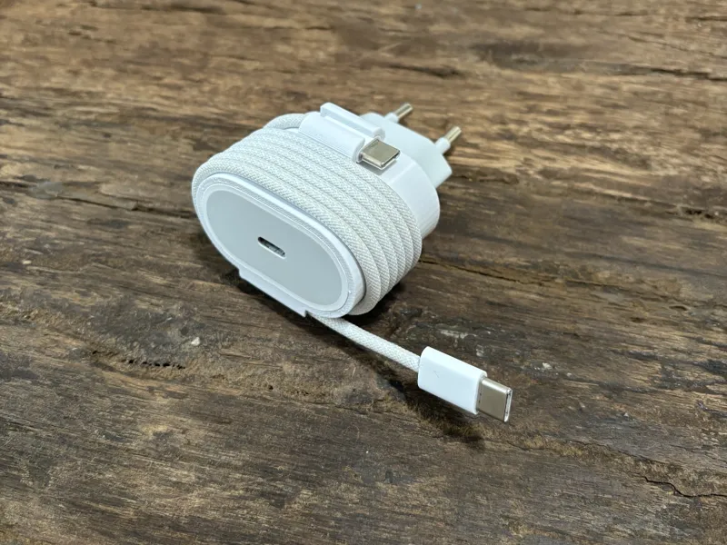 Smart Cable Organizer for iPhone 20W Charger (EU)