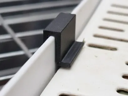 Rabbit litter box clip