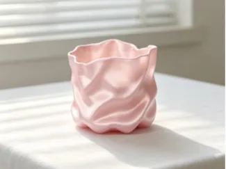 Irregularly patterned pen holder