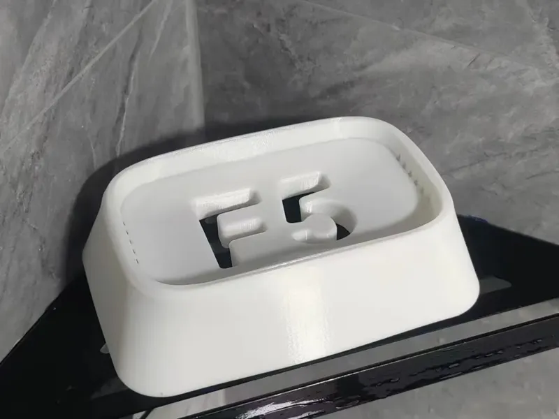 将 F5 键帽折叠成肥皂架、肥皂碟,用 TPU 打印