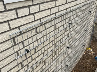 Holder for Double-Rod Fence as Trellis