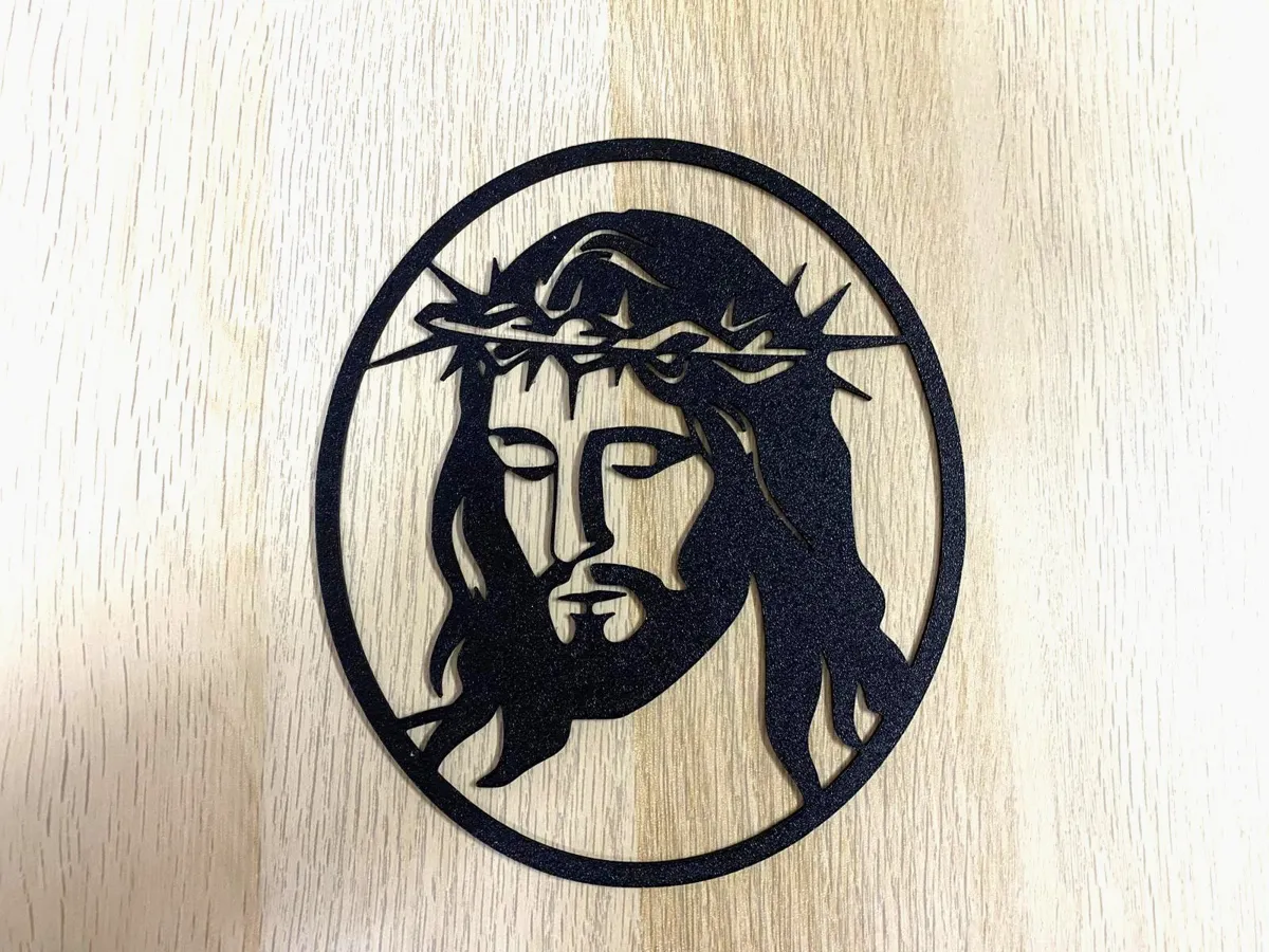 Visage du Christ, sculpture murale