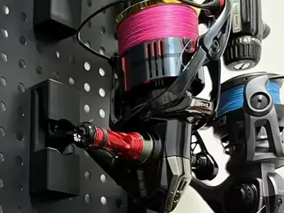 Wall-mounted reel holder