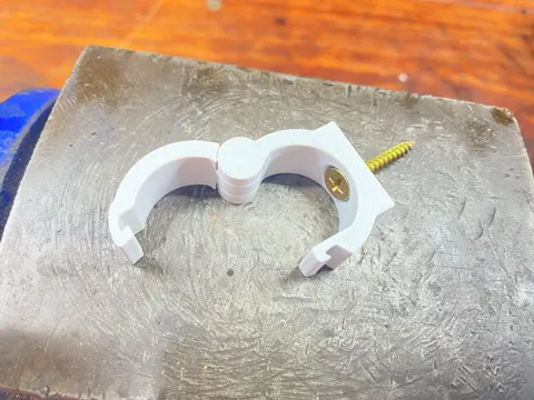 Clip o pieza de sujeción: Screw On Cable Management Clip – Wire, Tube, Pipe — referencia de MakerWorld
