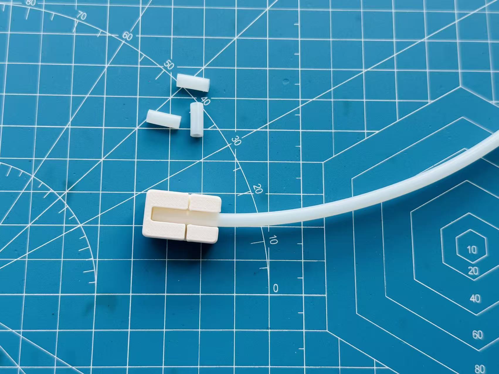 Miniatura 2 do modelo 3D AMS进料口保护器（完美版）