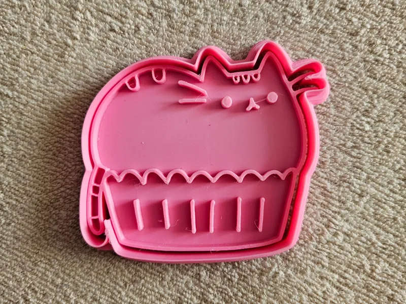 Pusheen as a cupcake - cookie cutter