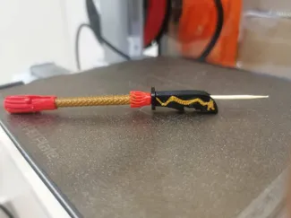 可以发暗器的青龙偃月刀