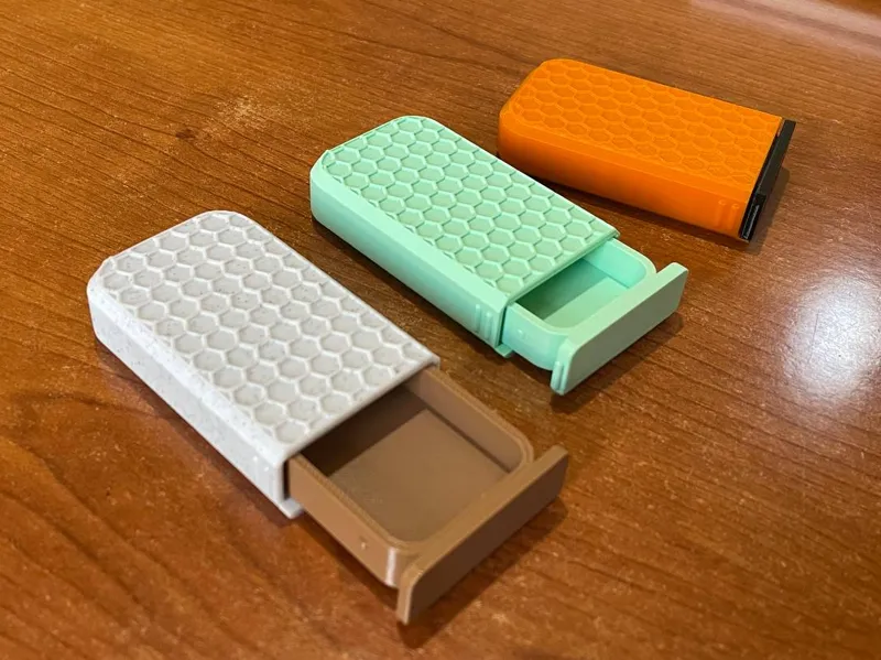 mini box with hexagonal pattern, with sliding lid