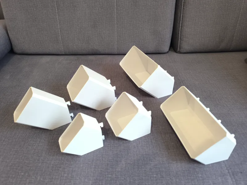 Skadis angled / tilted containers
