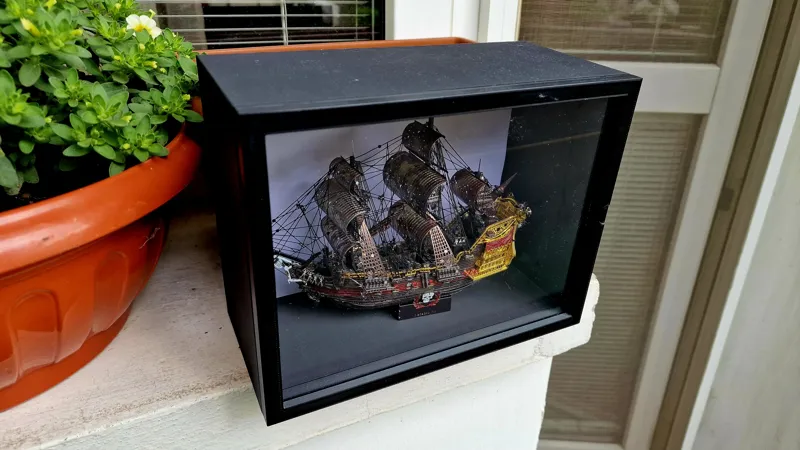 Fully parametric display box