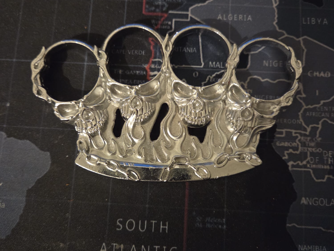 Brass Knuckles (FLAMED SKULLS)