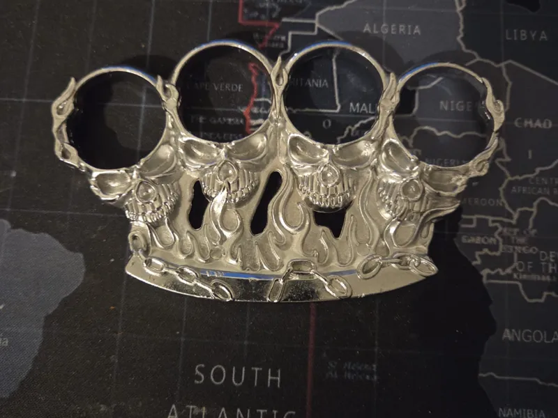 Brass Knuckles (FLAMED SKULLS)