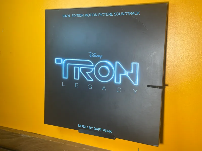 Vinyl Wall Mount