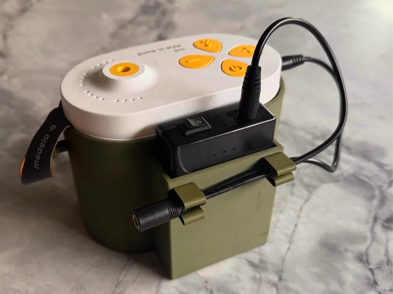 Medela pump in style case with battery pack add-on