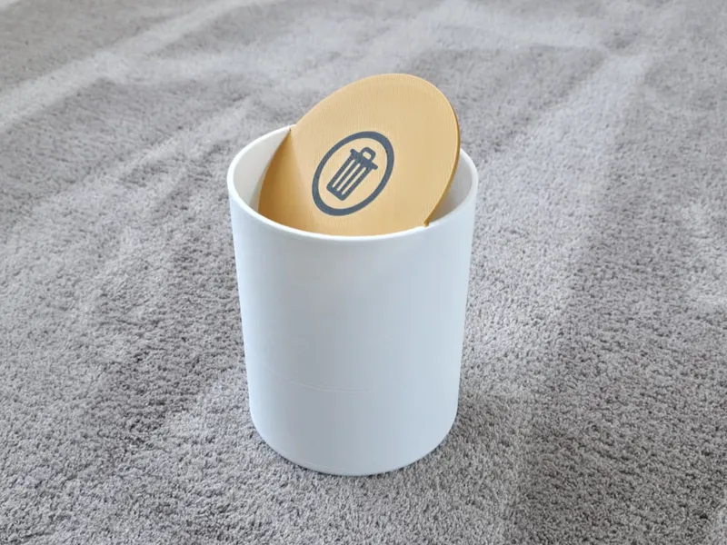 Trash can with a lid