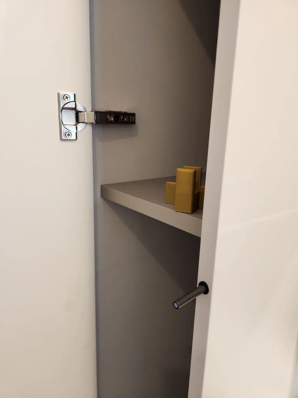 2in1Jig FlushMountDoor installat/PushTopenDrilling view 4