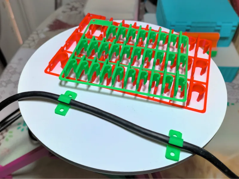Sujeta Cables: Kit de 30 Clips de 5/6/8/10/12mm