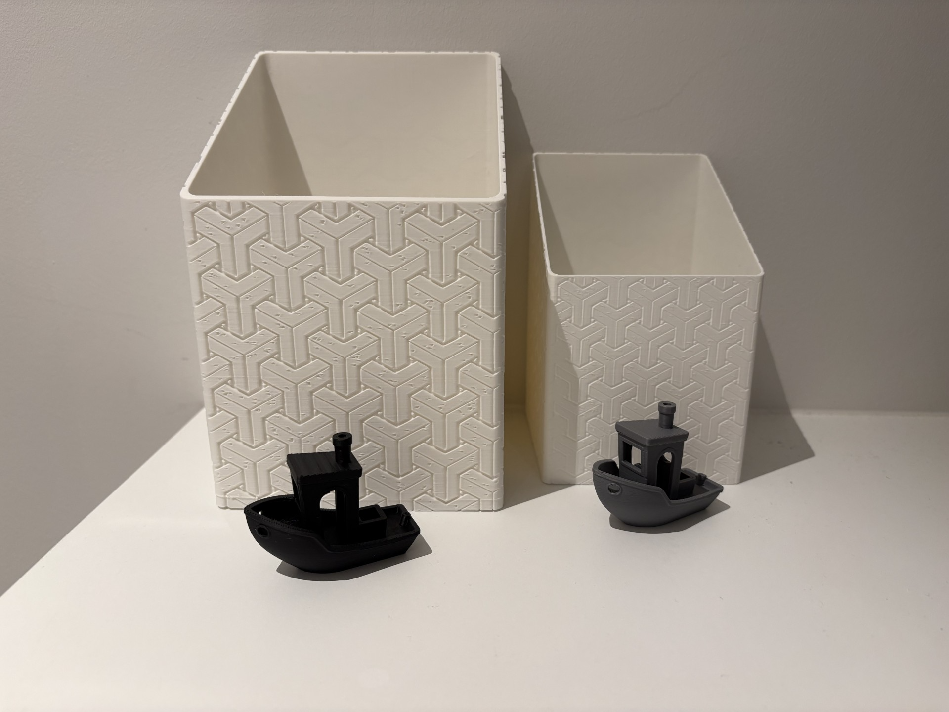 Desk trash bin (open, without lid)