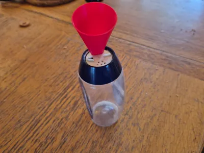 Refill funnel for Cerebos Salter