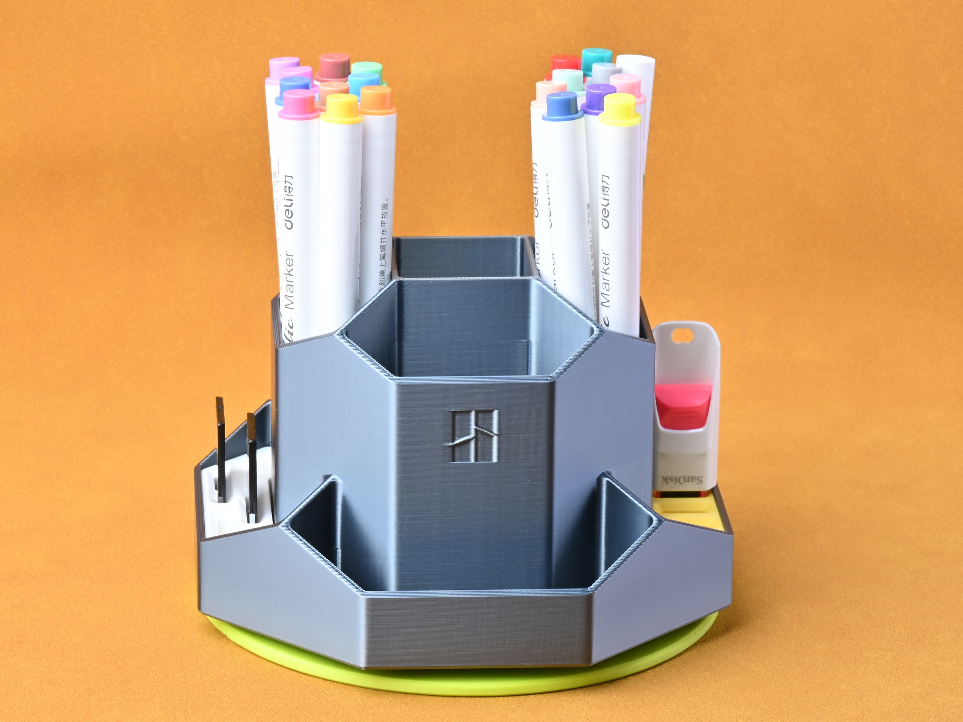 Miniatura 2 do modelo 3D 旋转笔筒（含U盘、SD卡插槽模块）