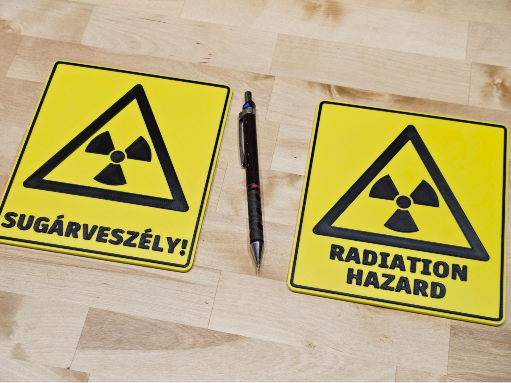 Radiation Warning Sign (EN/HU)