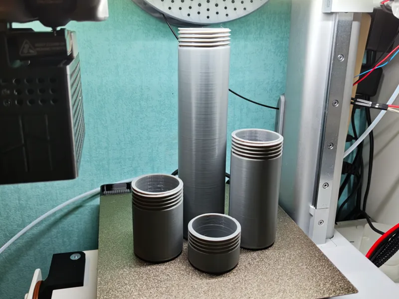 Box with variable and simple lid and skadis holder