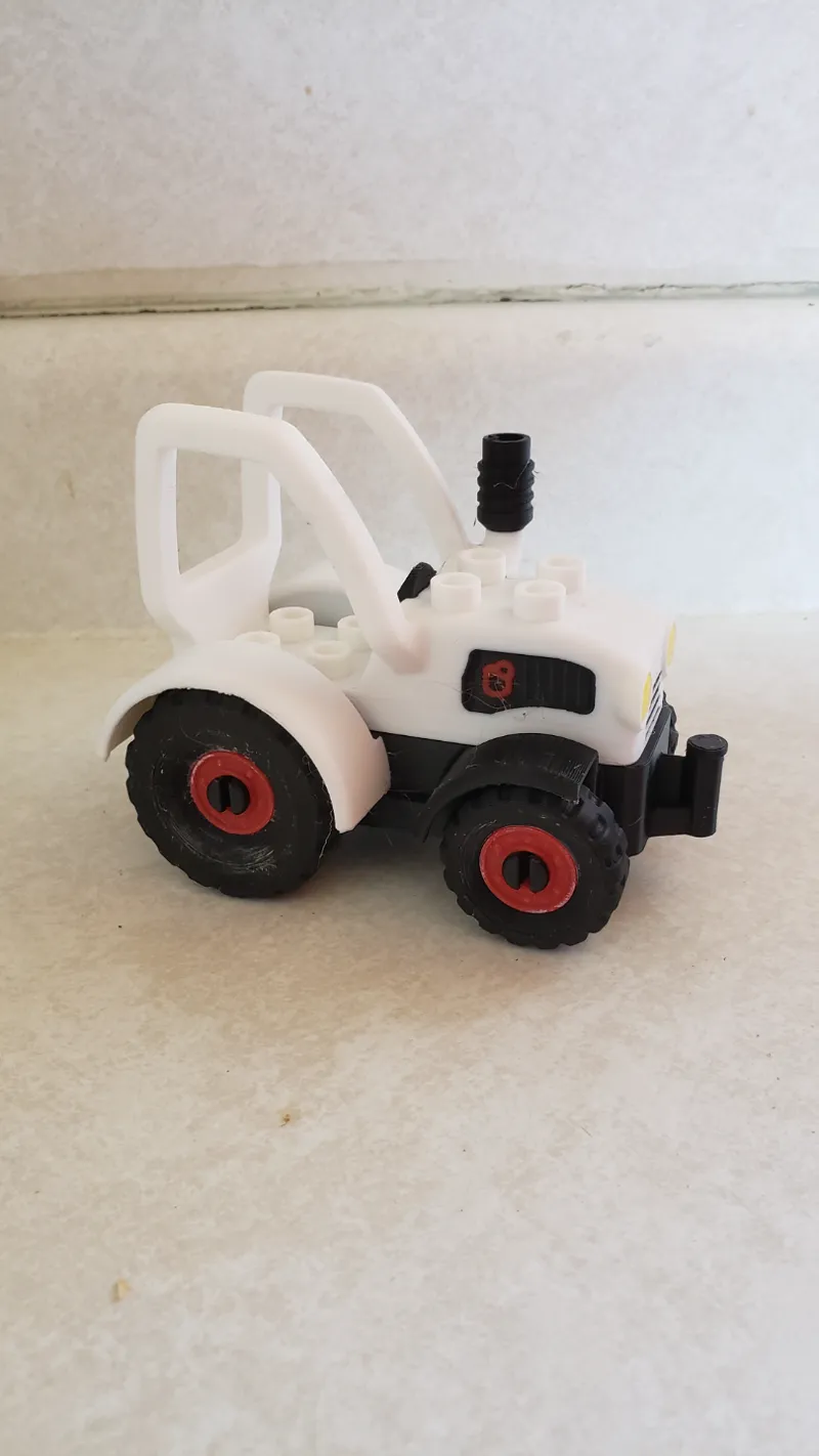 Duplo compatible tractor in Bobcat colors